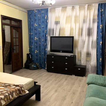 Сдам дом 2 к Аркадия с большим участком ! Животных можно!