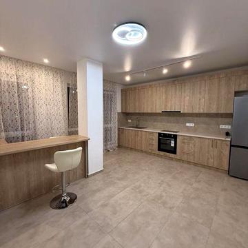 Продам однокімнатну в новобудові Соборна,16