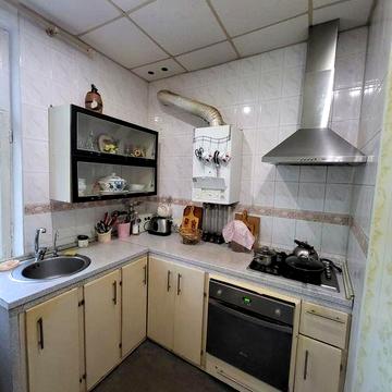 Продам трёхкомнатную  квартиру.Сталинка.АГО. Y.A.