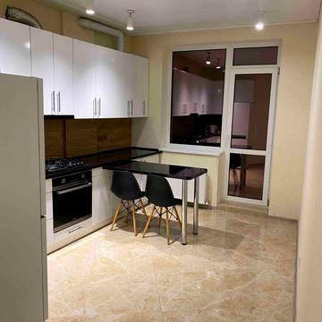 Героїв Небесної Сотні просп., 16/7