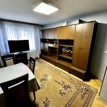 Каховська вул., 8