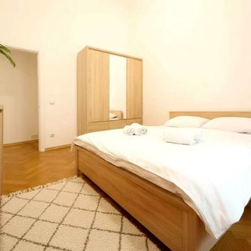 Миколи Леонтовича вул., 1