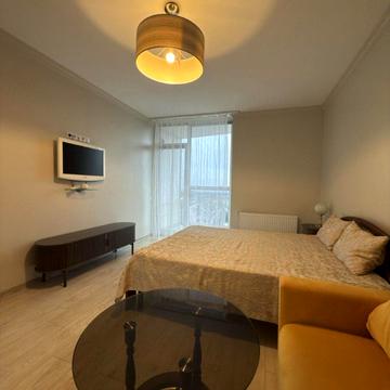 Пасічна вул., 33