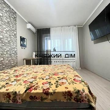 Анни Ахматової вул., 14-Б