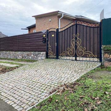 Гарна половина будинку біля 3 школи, опалення працює без світл