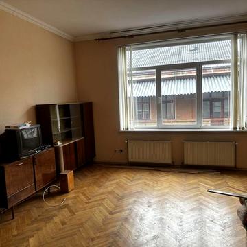 Продається 3 кімнатна квартира в центрі Чернівців
