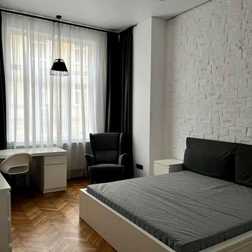 Шептицьких вул., 10