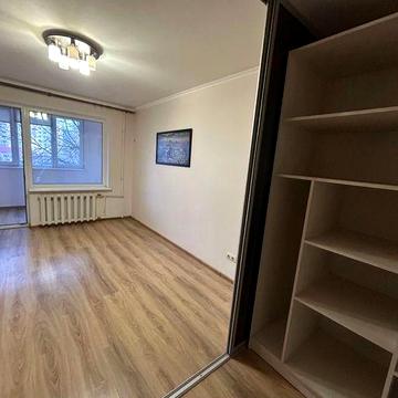 Гарна 2 кімнатна квартира в Одесі із ремонтом на 4 поверсі