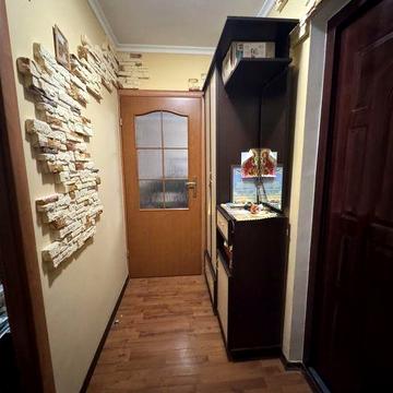 Продається на 7- Зарічному 2 кімнатна квартира .