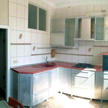 Здам простору 3-кімнатну квартиру біля метро Васильківська!