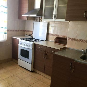 Варненська вул., 23