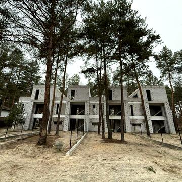 Власне житло в сосновому лісі,закрита територія,асфальт,всі комунікаці