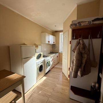 Личаківська вул. (), 200