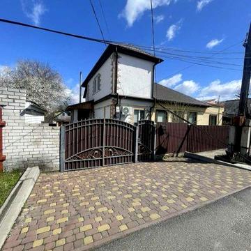 Продам частину цегляного будинку р-н Казбет.  Держ.програми.