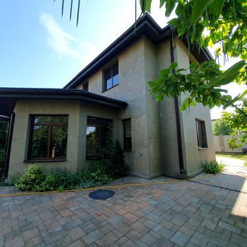 Івана Руденка вул., 50