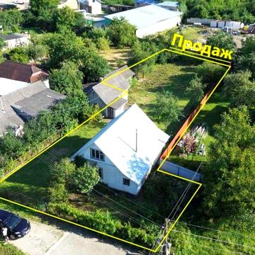 Будинок з ділянкою