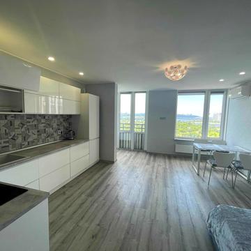 Дніпровська набережна вул., 18-Б