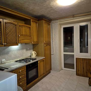 Тополева вул., 4