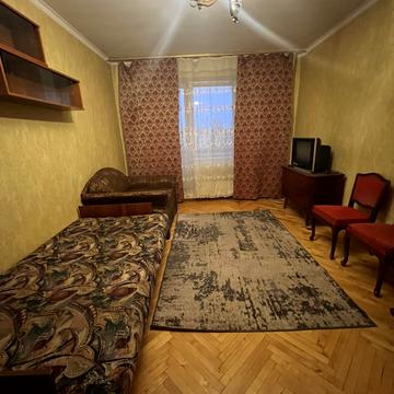 Олександра Попова вул., 11