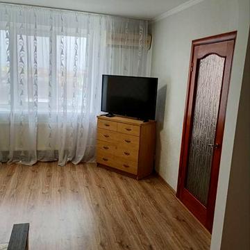 Однокімнатна, центр. Без комісії. Світло не відключають.