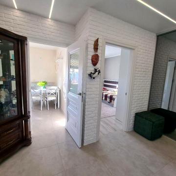 2-к квартира з сучасним ремонтом , меблями і технікою