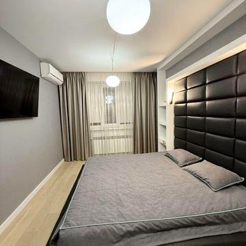 Продам трикімнатну квартиру на Щасливому!