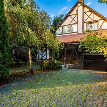 Лугова вул.