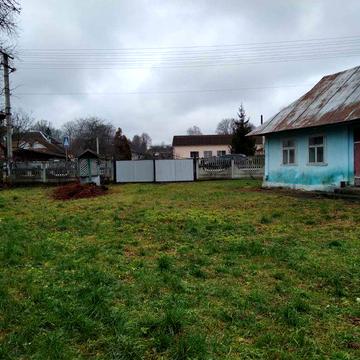 Будинок у с.Мишин біля школи