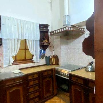 6- комнатная квартира в центре