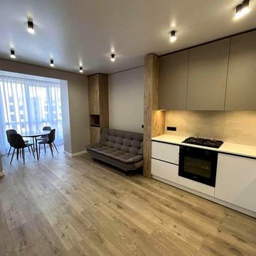 Студентська вул., 30