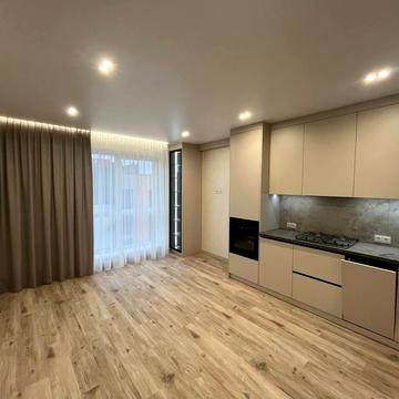 Студентська вул., 24