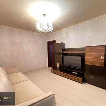 Анни Ахматової вул., 15