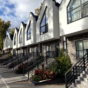 Євгена Коновальця вул.