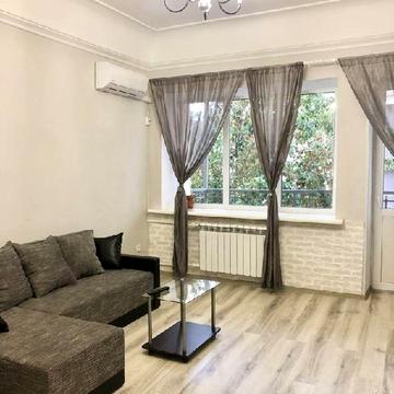 Круглоуніверситетська вул., 2/1