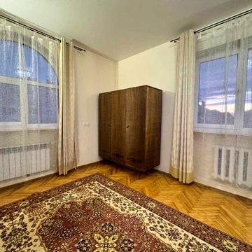 Оренда 2 го поверху з окремим входом в особняку