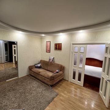 Велика Васильківська вул. (Червоноармійська), 118