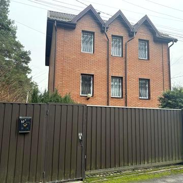 Продам будинок з земельною ділянкою