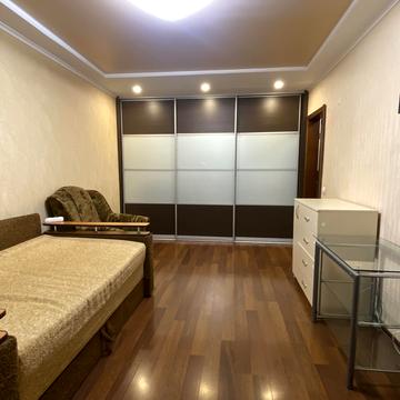 Добровольців пров., 4