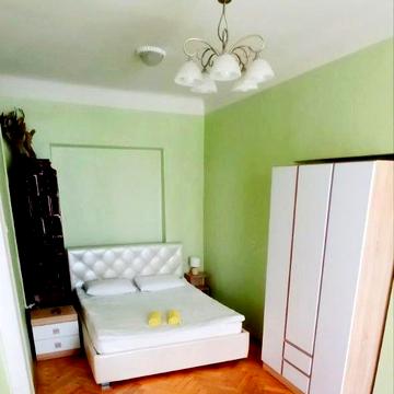 Катедральна пл., 2