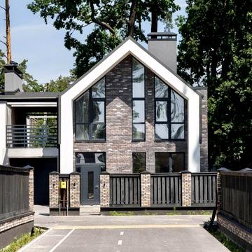 Євгена Коновальця вул.