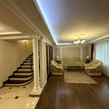 Супер ексклюзивна ДВОХРІВНЕВА квартира в самому центрі Черкас!