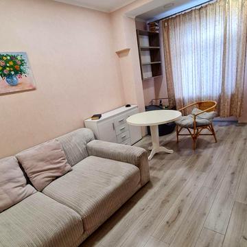 Тарасівська вул., 2