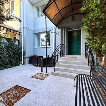 Котедж з гаражем р-н міськоі ради 350 000