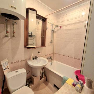 Богдана Хмельницького просп. (Героїв Сталінграда), 12-Б