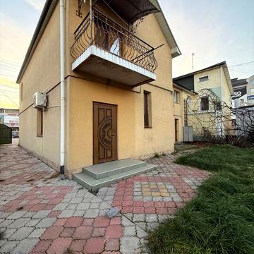 Стадникової вул., 30