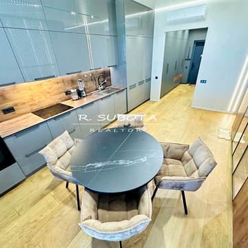 Зоряний бульв., 1