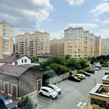 Молодіжна вул., 9