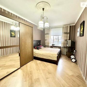 Продаж 3к Квартира Незалежної України вулиця