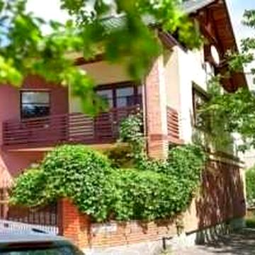 Оренда особняка поруч із парком, вул. Буцманюка