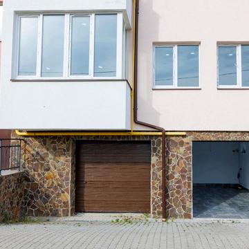 Наварійська вул., 29